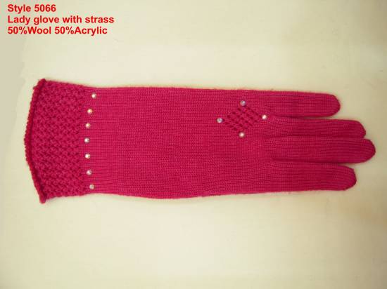 Lady knitted glove with strass